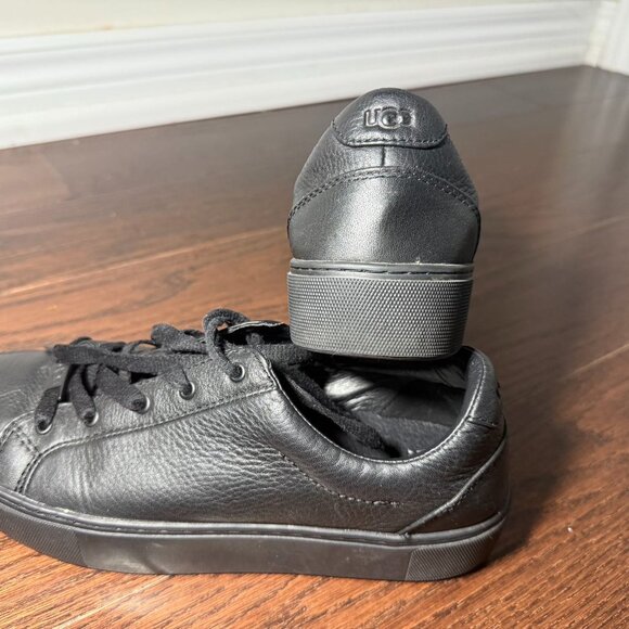 UGG Women Zilo Shoes - Picture 4 of 5